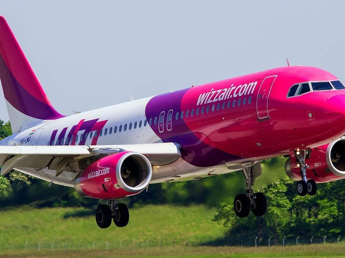 Wizz ереван. Wizz Air авиакомпания самолет. Венгерская авиакомпания Wizz Air. Wizz Air Авиапарк. Авиакомпания Wizz Air полет.